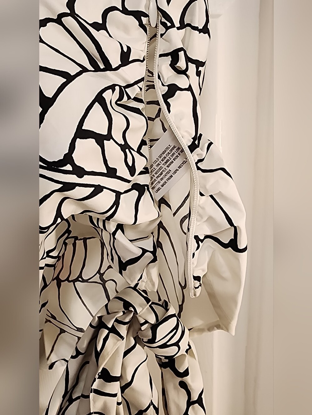 Fe Noel x Target NWT One-Shoulder Black & White Leaf-Print Tie Front Crop Top - Picture 5 of 8